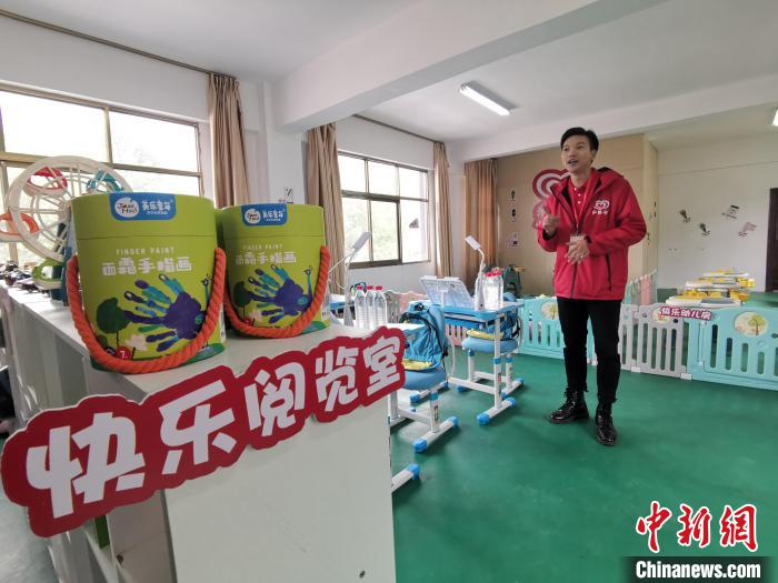 拉薩市堆龍德慶區(qū)幫普村的“心路文化空間”設(shè)有舒適的閱覽室?！≮w延 攝