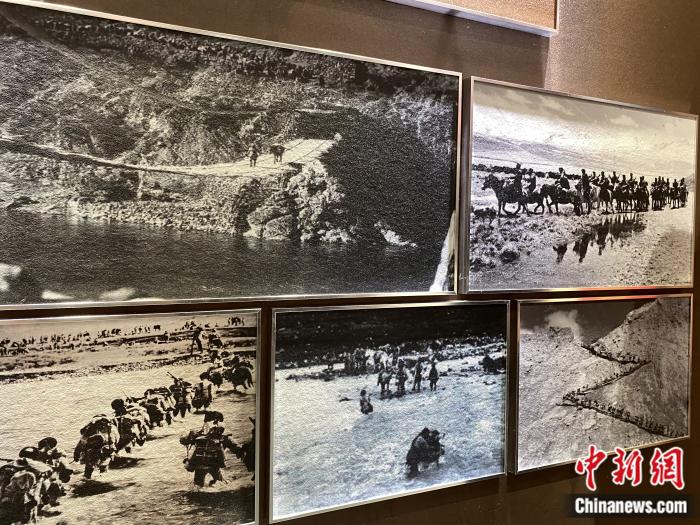 紅樓內(nèi)展廳，圖為昌都戰(zhàn)役中的人民解放軍。彭寧鈴 攝