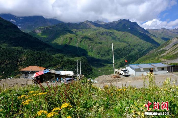 圖為8月6日，玉麥鄉(xiāng)卓嘎、央宗姐妹的牧場風(fēng)光。 <a target='_blank' ></p><p  align=