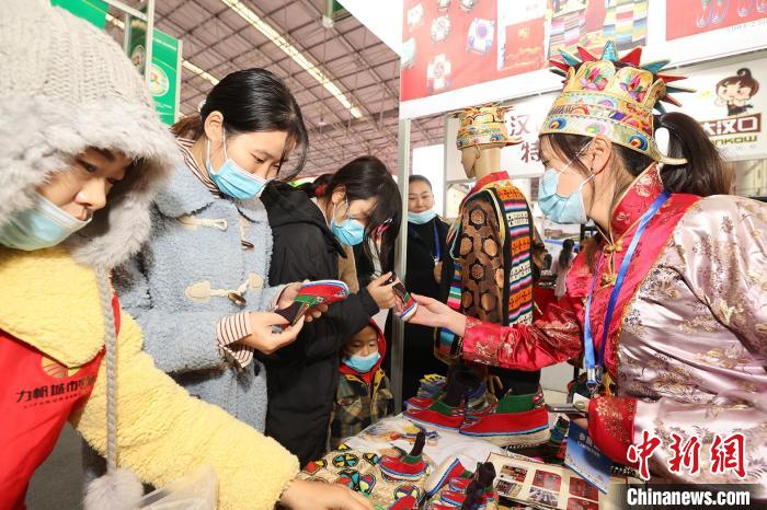 西藏瓊結赴襄陽參加漢江流域農業(yè)博覽會，農特產(chǎn)品受青睞(資料圖) 湖北省援藏辦供圖