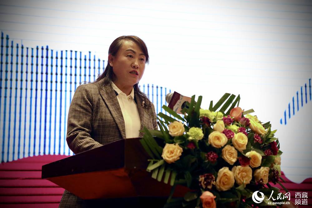 拉薩市旅游發(fā)展局相關(guān)負(fù)責(zé)人發(fā)言。人民網(wǎng) 次仁羅布攝