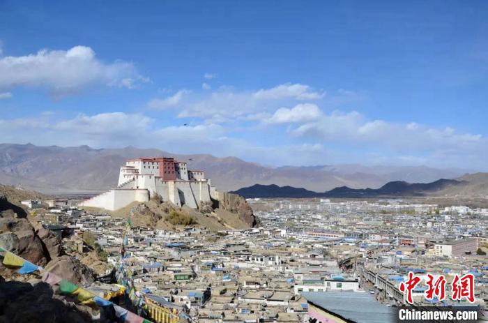 日喀則是“千山之宗，萬(wàn)水之源”，有著大城市所向往的天然資源。　華東師大供圖