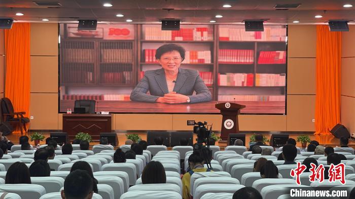 中國數(shù)百名專家學(xué)者齊聚共商西藏“穩(wěn)定、發(fā)展、生態(tài)、強邊”四件大事