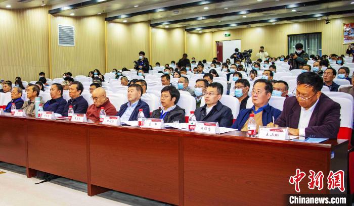 圖為與會專家學(xué)者聽會?！钪覍?攝