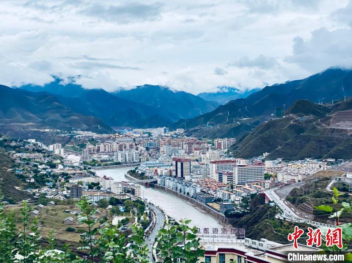 圖為“藏東明珠”昌都?！±罱瓕?攝
