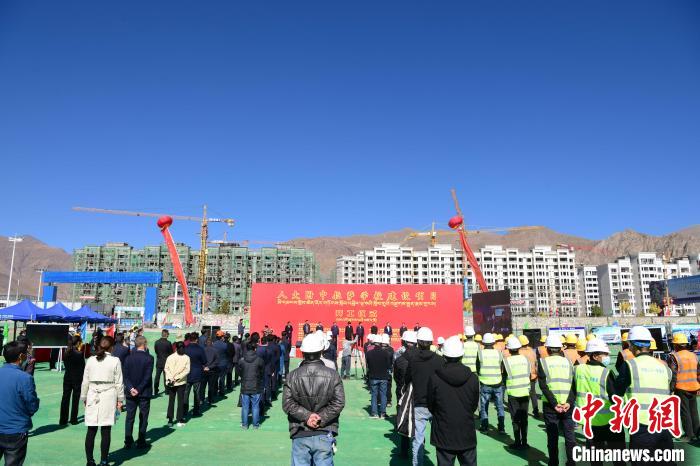 圖為人大附中拉薩學(xué)校開工奠基儀式現(xiàn)場?！∝暩聛硭?攝