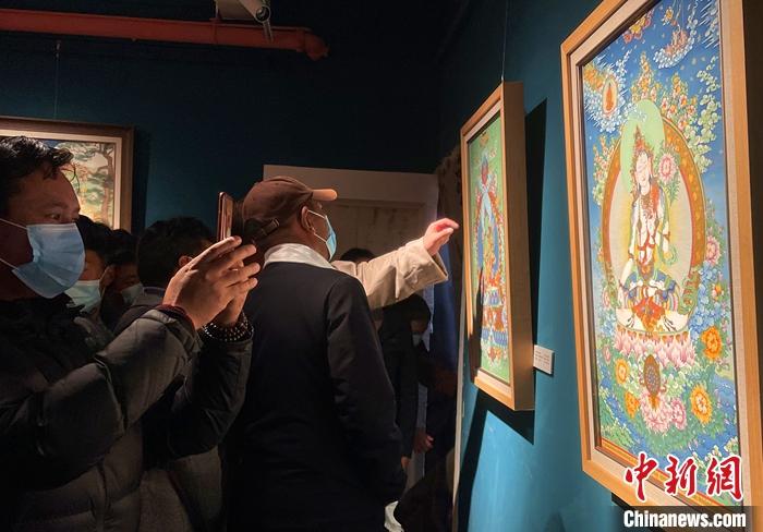 11月17日，由西藏自治區(qū)文學藝術界聯(lián)合會主辦的第七屆“見即愿滿”西藏精品唐卡展在拉薩拉開帷幕。 <a target='_blank' href='/'><p  align=