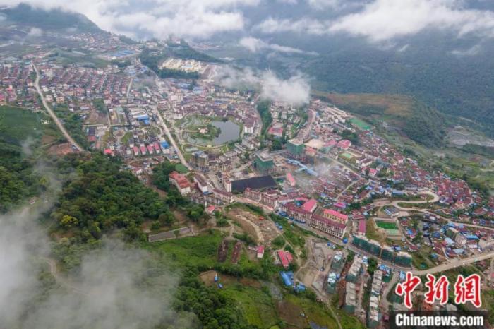 墨脫縣城全貌。(無人機畫面)