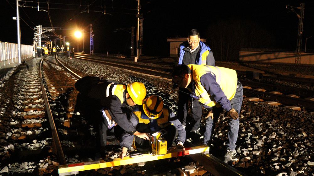 測量作業(yè)。祁國慶攝