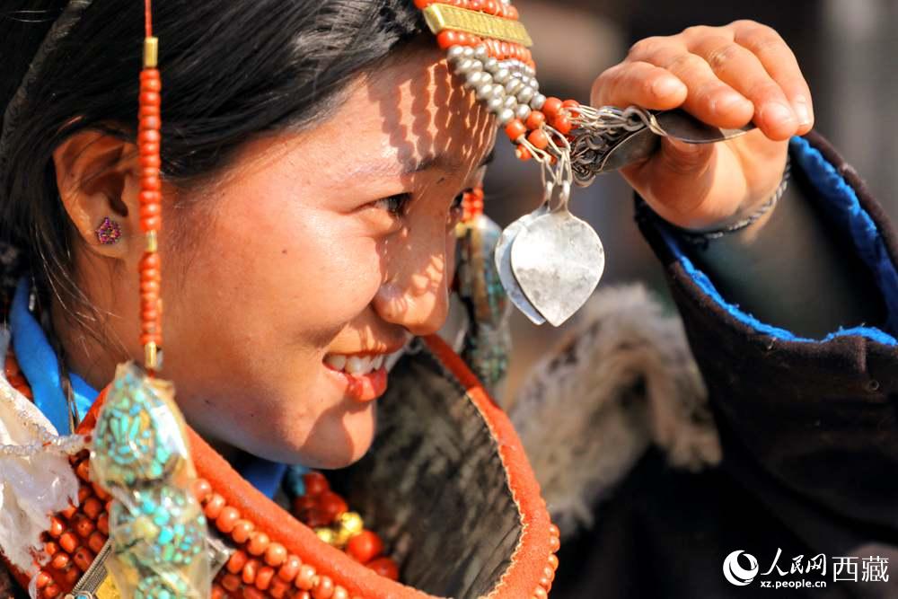 撩起“神秘面紗”。人民網(wǎng) 李海霞