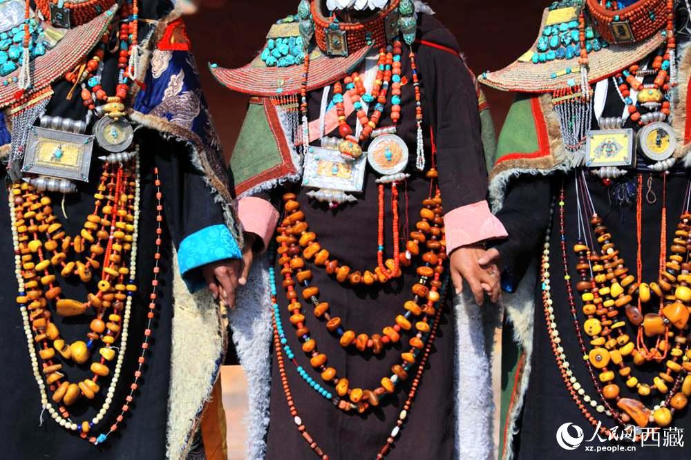 精美的“飛天服飾”。人民網(wǎng) 李海霞攝