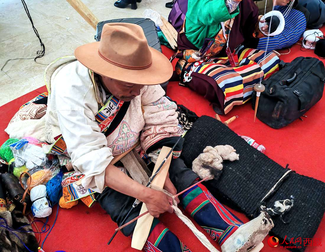 編織技能展示。人民網(wǎng) 李海霞攝