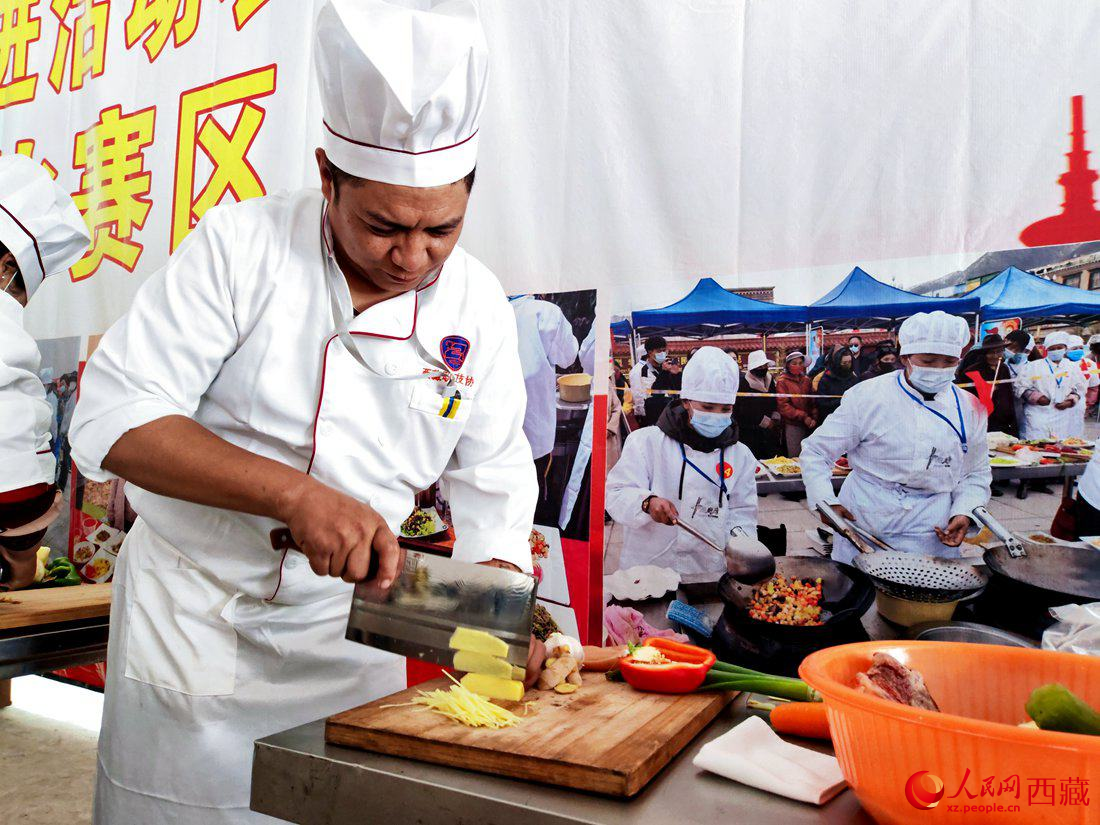 廚藝比拼現(xiàn)場。 人民網(wǎng) 李海霞攝