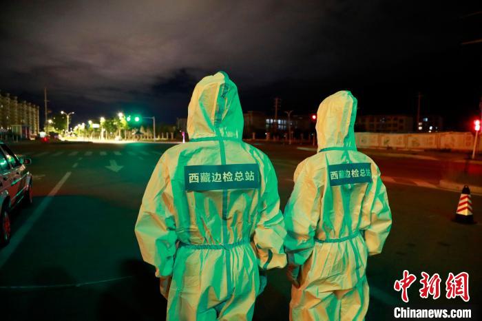 西藏拉薩:執(zhí)勤點上2平方米的“小賓館”