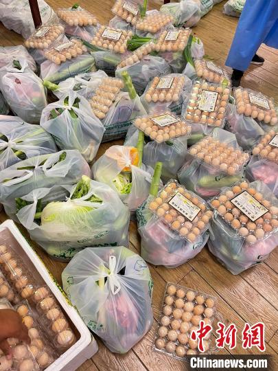 西藏格拉丹東超市疫情期間全力保障市場供應?！∈茉L者供圖