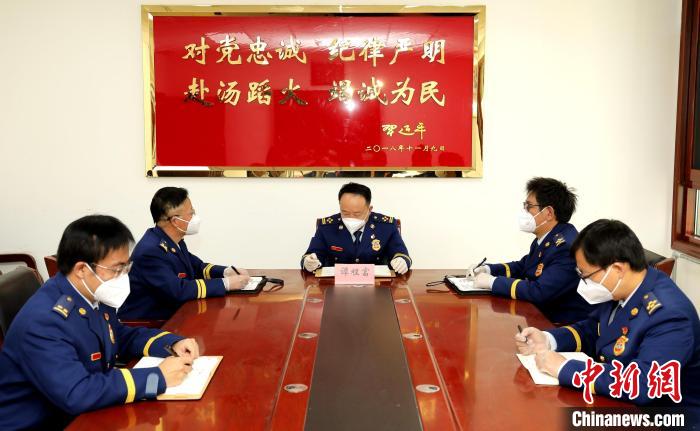 圖為西藏森林消防總隊(duì)在二十大開幕會結(jié)束后組織學(xué)習(xí)討論?！∥鞑厣窒揽傟?duì)供圖