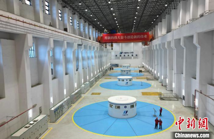 圖為水電站內(nèi)部。　王磊　攝