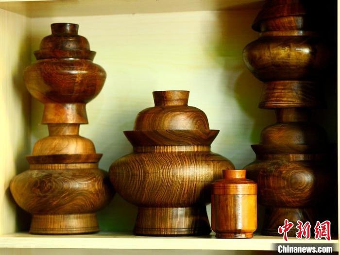 圖為各種木碗成品。　 鄧巴 　攝