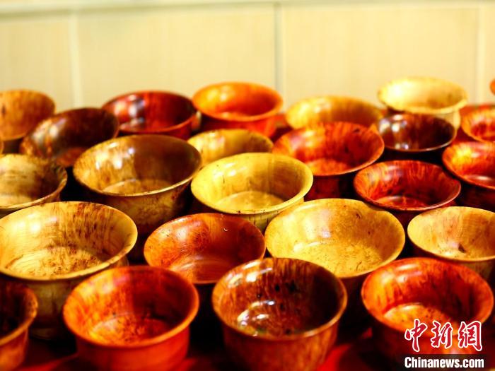 圖為木碗成品?！?鄧巴 　攝