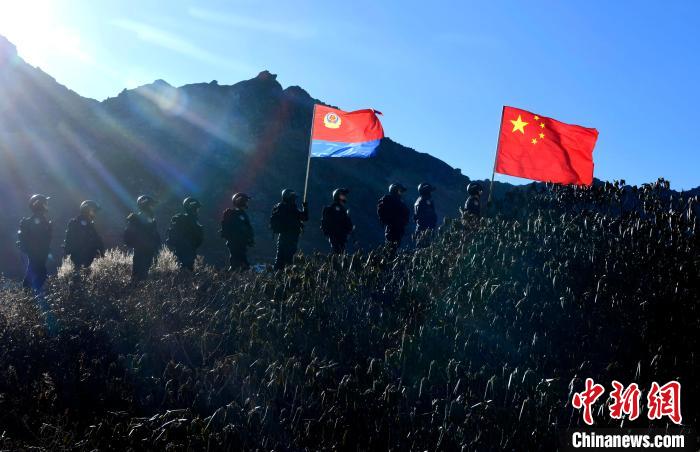 1月6日，移民警察正在乃堆拉巡邏?！±盍?攝