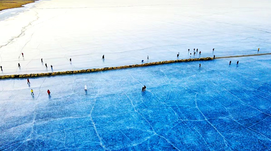 航拍冰上轉場。 張虎攝