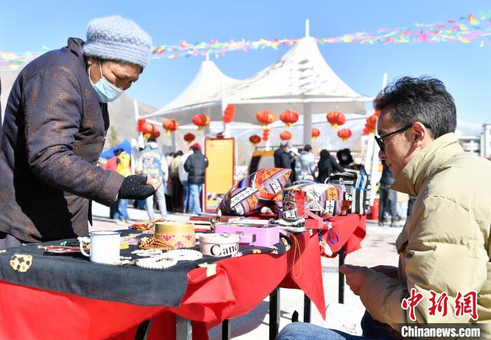 圖為展銷會現(xiàn)場?！∝暩聛硭?攝