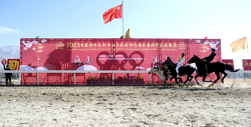 藏歷新年，精彩的馬術表演。潘多攝