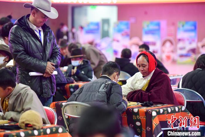 圖為比賽現(xiàn)場?！∝暩聛硭?攝