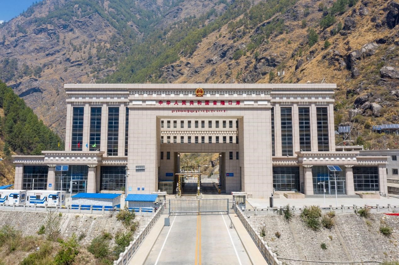 吉隆口岸航拍畫面。人民網(wǎng)記者 唐宋攝