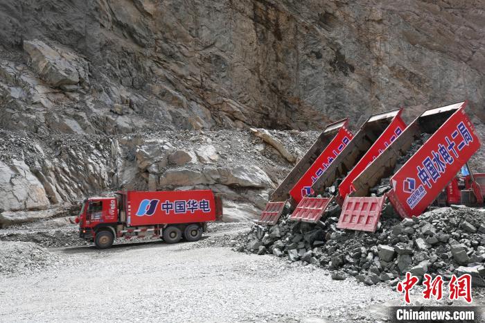 拉哇水電站正式啟動大壩填筑。　華電金上公司 供圖