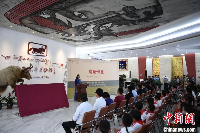 圖為《曙光·偉業(yè)——五四運動與中國共產(chǎn)黨的成立》“七一”特展開幕儀式現(xiàn)場?！∝暩聛硭?攝