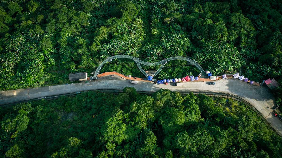 無(wú)人機(jī)航拍墨脫縣果果塘大拐彎觀景臺(tái)。人民網(wǎng)記者 次仁羅布攝