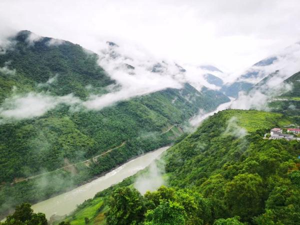 幾代建設者，歷經半個多世紀完成！這是一條怎樣的公路？