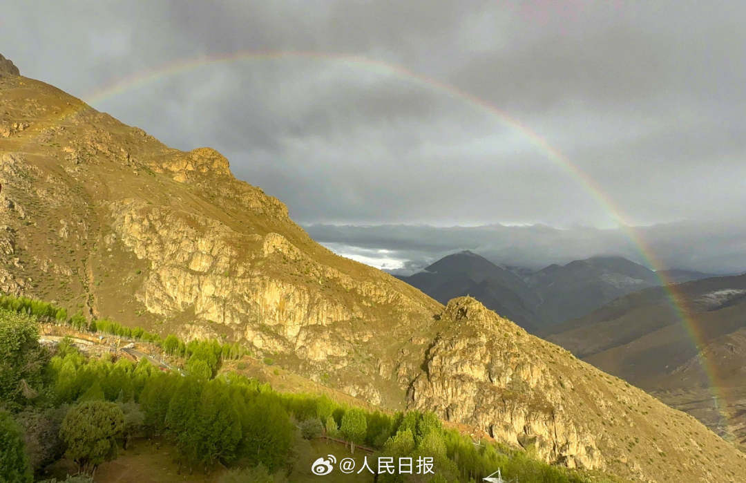 接好運！青藏高原現(xiàn)巨大彩虹橋