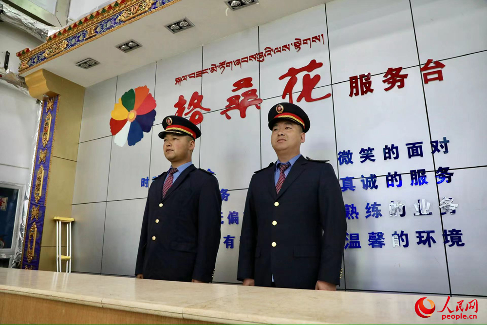 那曲火車站格桑花服務(wù)臺(tái)。人民網(wǎng)記者 次仁羅布攝