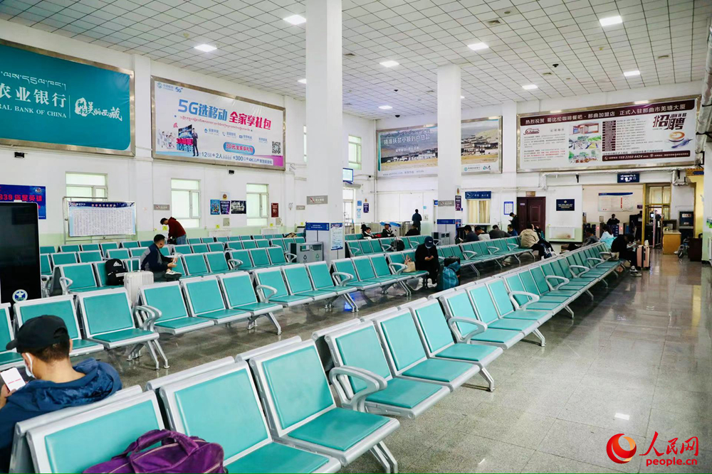 火車站內(nèi)景。人民網(wǎng)記者 次仁羅布攝