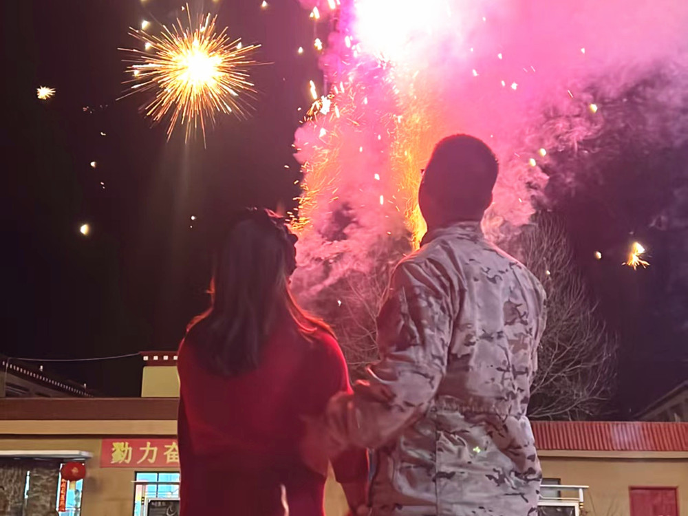 來(lái)隊(duì)家屬的溫馨瞬間?；粢綌z