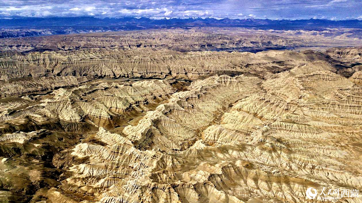 鳥瞰西藏阿里地區(qū)札達(dá)土林國家地質(zhì)公園。