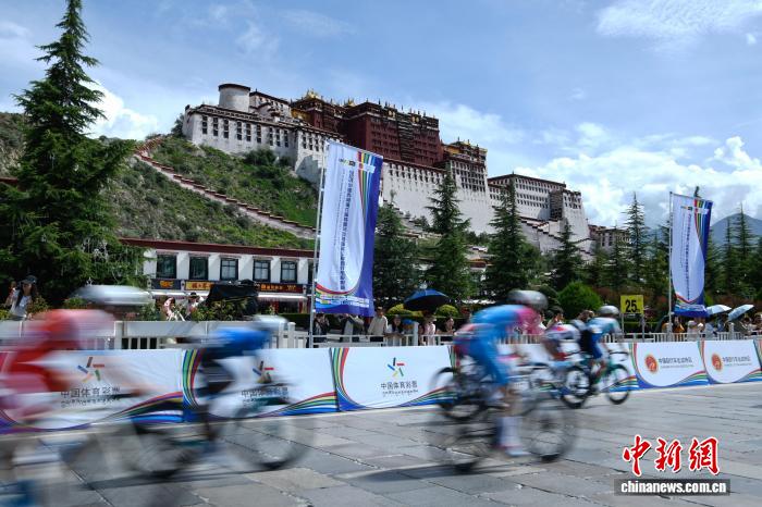 2025中國(guó)西藏第六屆跨喜馬拉雅國(guó)際公路自行車(chē)極限賽拉薩賽段完賽