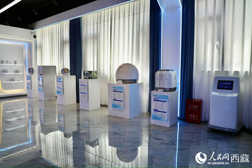 各類制氧產(chǎn)品。人民網(wǎng)記者 次仁羅布攝