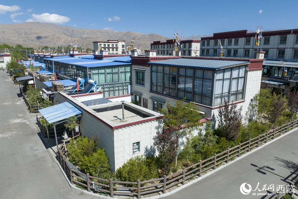 寬敞明亮的藏式民居。人民網(wǎng)記者 次仁羅布攝