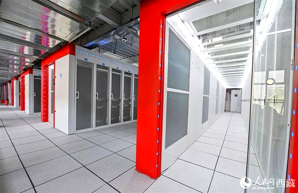 西藏“雅江1號”人工智能先進計算中心機房。人民日報記者 鮮敢攝