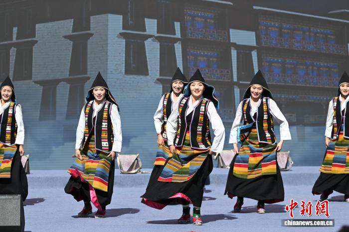 西藏“大地歡歌格?；ㄑ莩黾尽被菝裱莩鼍`放基層文化活力