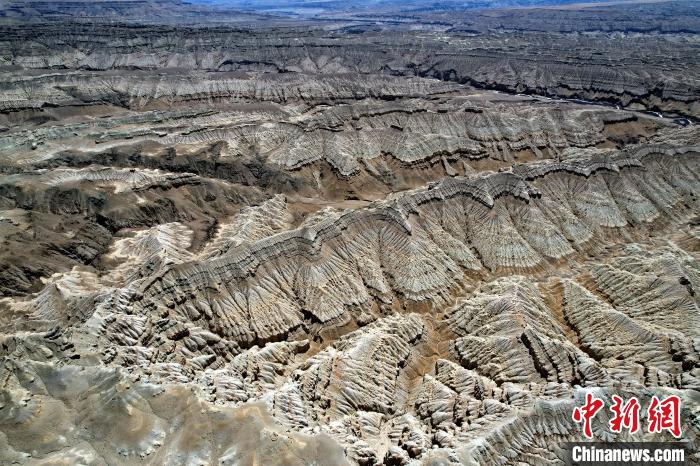 4月5日，西藏阿里札達(dá)土林。(無(wú)人機(jī)照片) 李林 攝