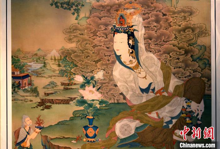 圖為5月16日，展覽中新創(chuàng)唐卡作品《靜息觀音》(局部)?！±盍?攝