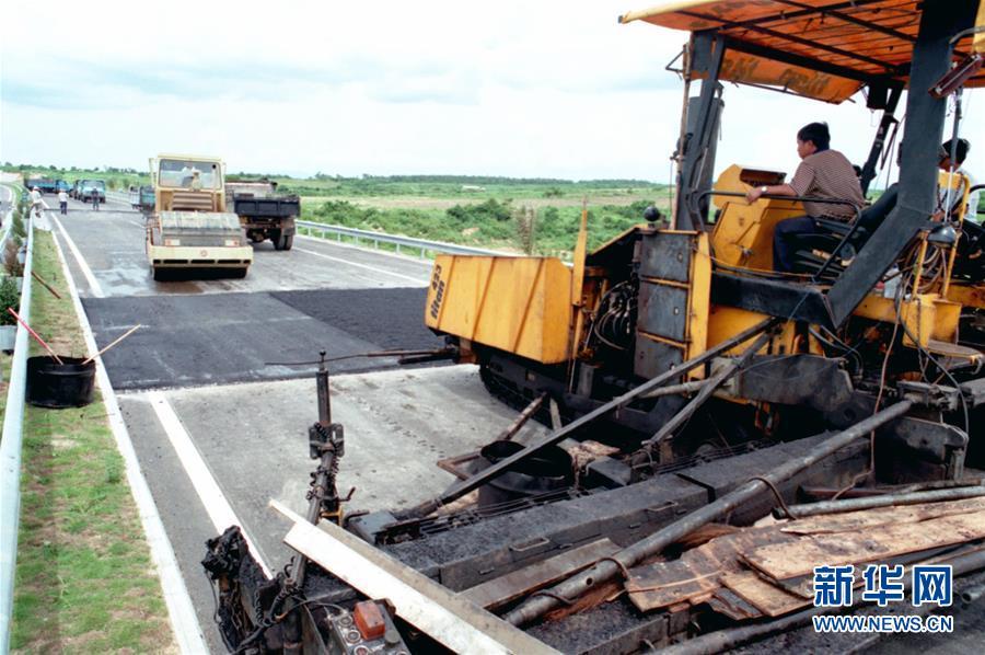 (新華全媒頭條·潮起海之南·圖文互動)(3)春潮拍岸千帆進(jìn)——海南特區(qū)改革開放30年紀(jì)實(shí)