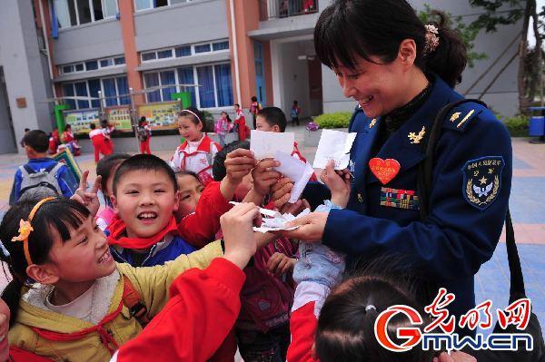 【我和軍隊(duì)的不解之緣】“先是軍人，才是媽媽”