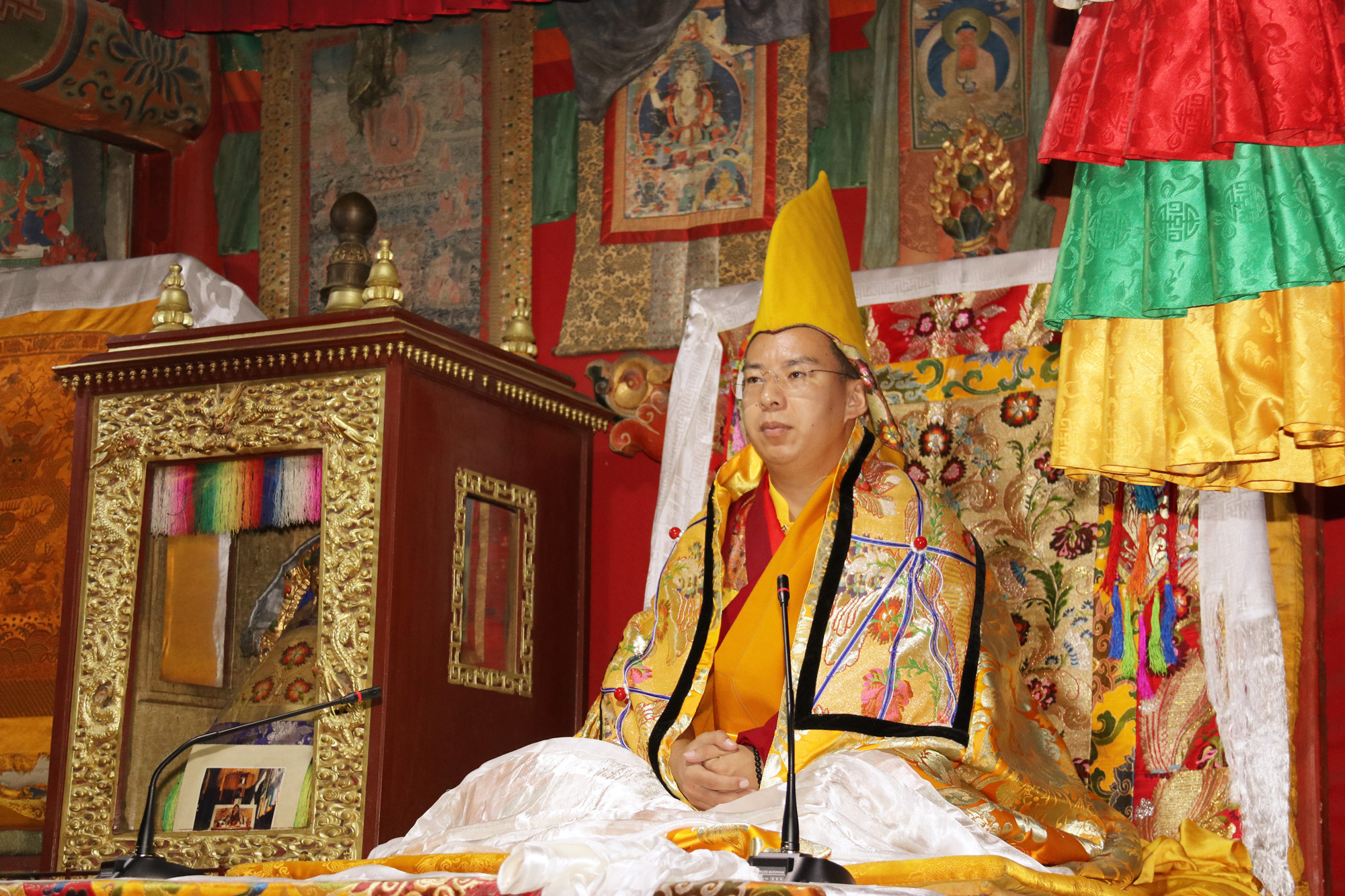 班禪大師在大經(jīng)堂講經(jīng)。攝影：袁星宇.jpg