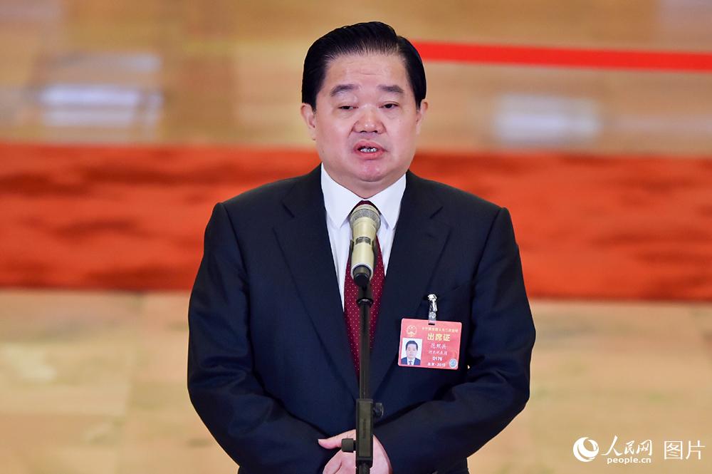 全國人大代表、河北省人大常委會黨組書記、常務(wù)副主任范照兵。