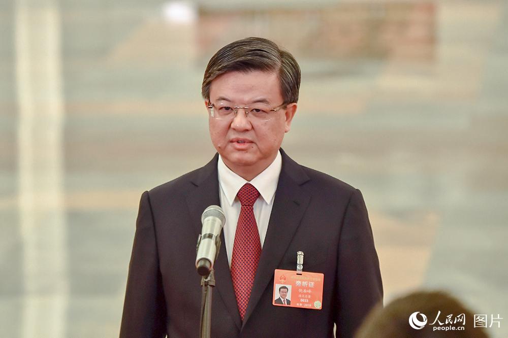 海關(guān)總署署長倪岳峰回答記者提問。